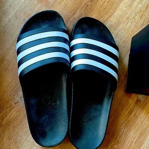 M10/W11 Adidas sandals